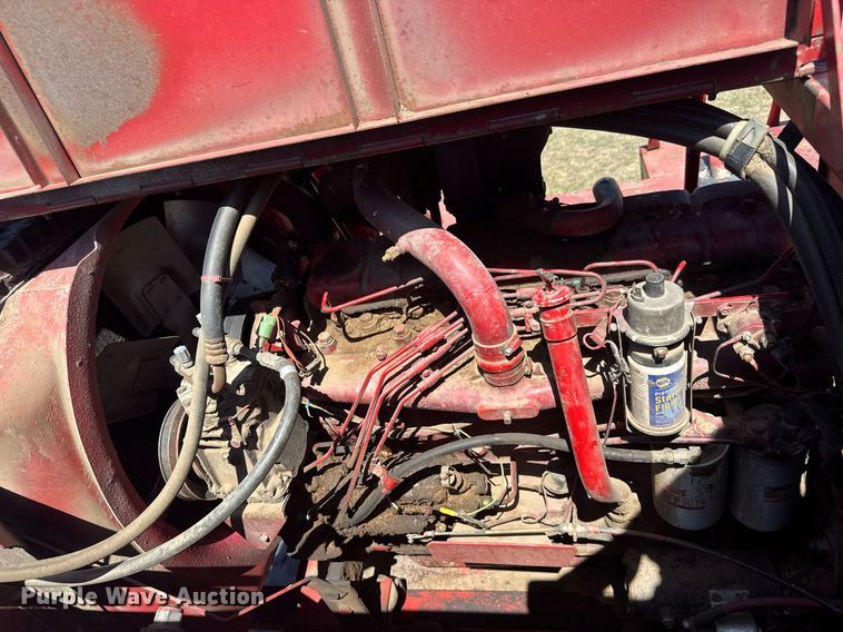 image for item EQ1404 1981 International Harvester 1480 combine