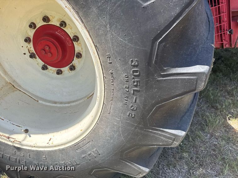 image for item EQ1404 1981 International Harvester 1480 combine