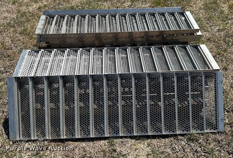 image for item EQ1404 1981 International Harvester 1480 combine