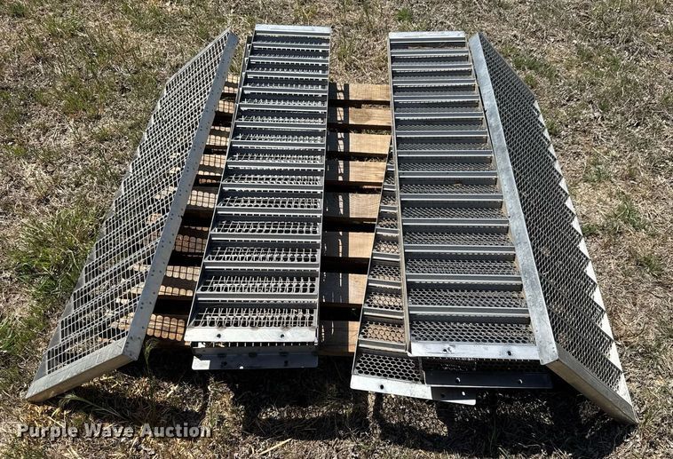 image for item EQ1404 1981 International Harvester 1480 combine