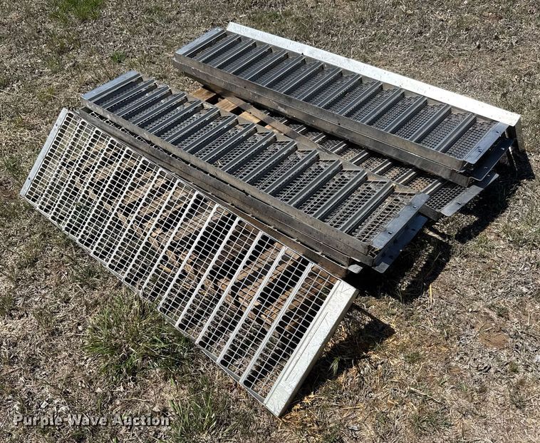 image for item EQ1404 1981 International Harvester 1480 combine