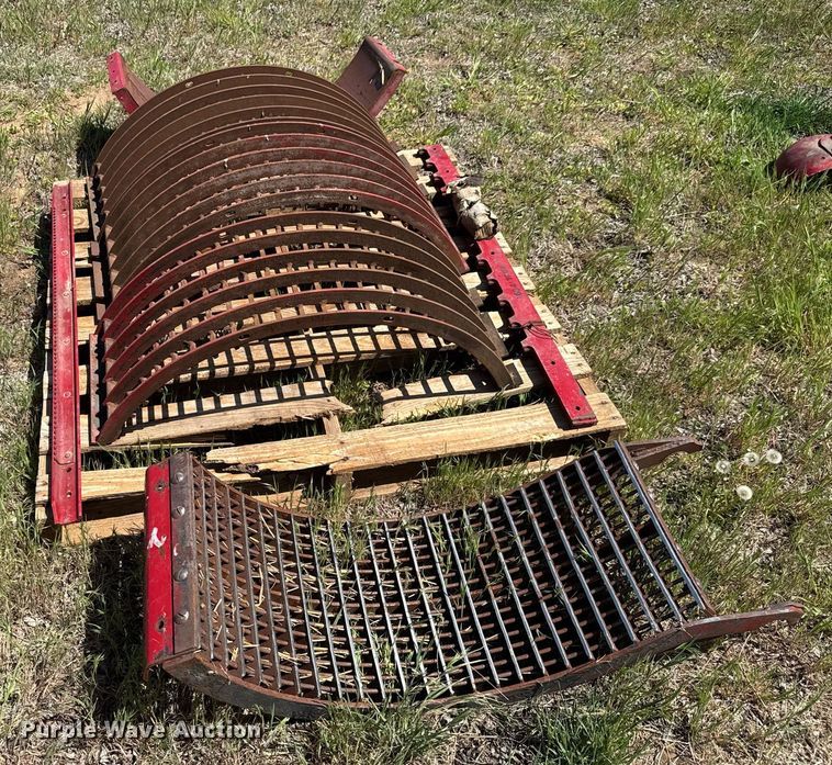 image for item EQ1404 1981 International Harvester 1480 combine