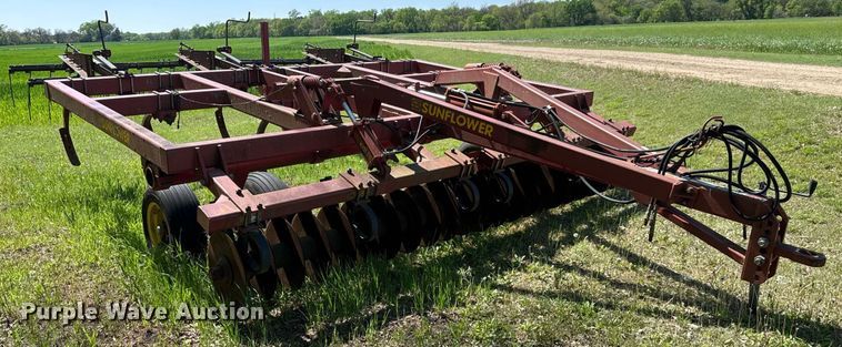 image for item EQ1435 Sunflower 4212 mulch finisher