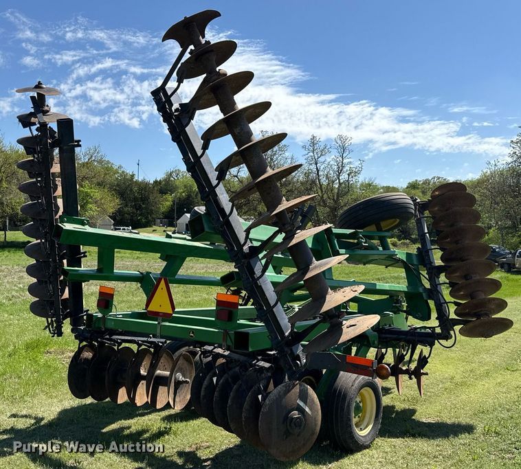 image for item EQ1436 John Deere 637 tandem disk