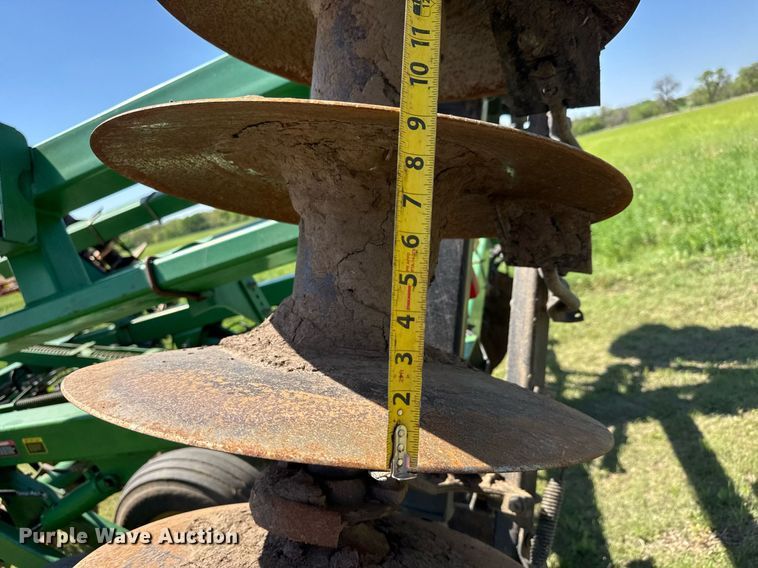 image for item EQ1436 John Deere 637 tandem disk