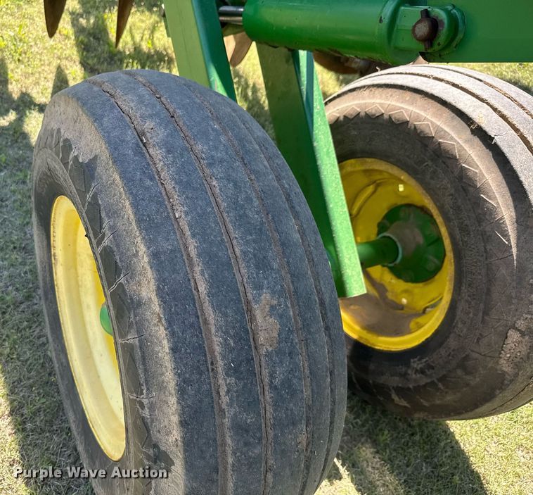 image for item EQ1436 John Deere 637 tandem disk