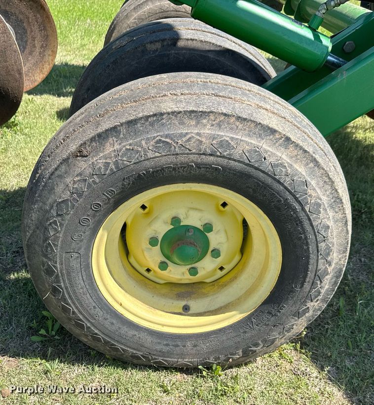 image for item EQ1436 John Deere 637 tandem disk
