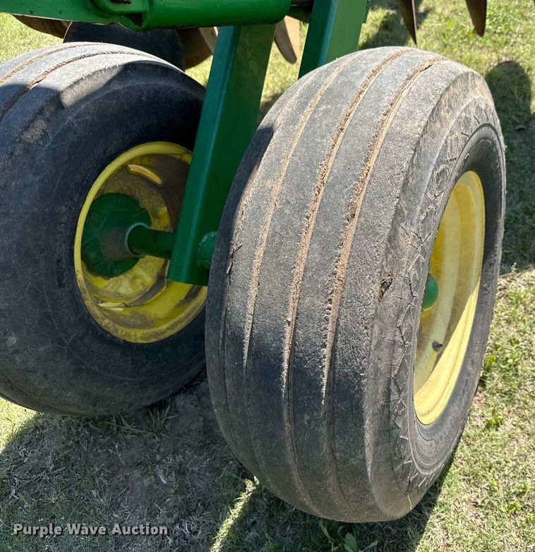 image for item EQ1436 John Deere 637 tandem disk
