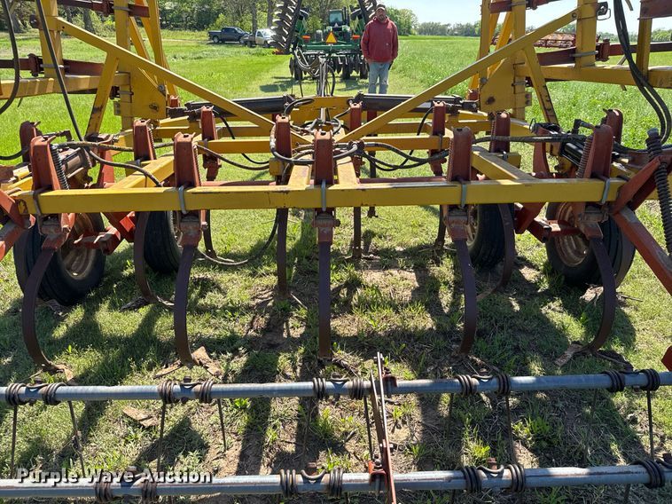 image for item EQ1437 Kent 6330-83 field cultivator