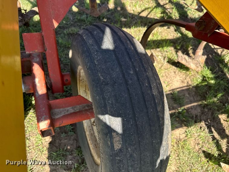 image for item EQ1437 Kent 6330-83 field cultivator