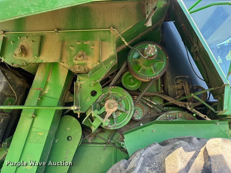 image for item EQ1438 1991 John Deere 9500 combine