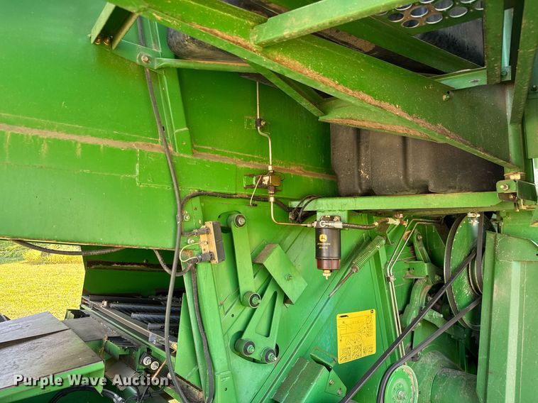 image for item EQ1438 1991 John Deere 9500 combine