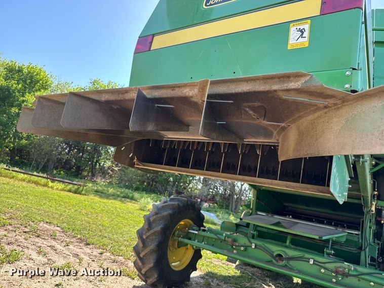 image for item EQ1438 1991 John Deere 9500 combine