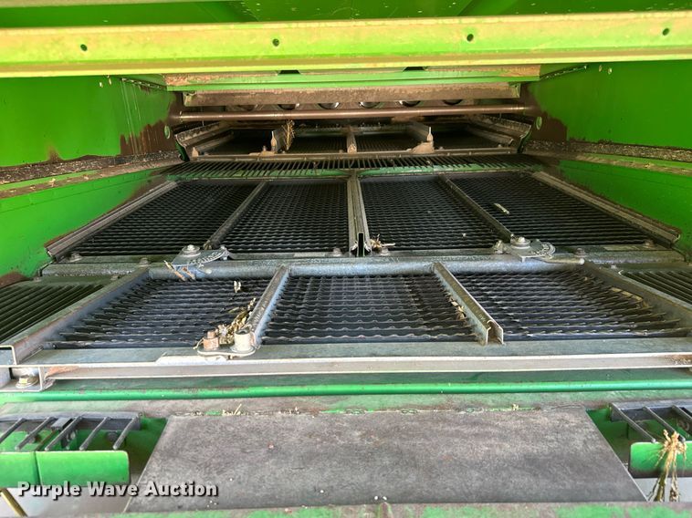 image for item EQ1438 1991 John Deere 9500 combine