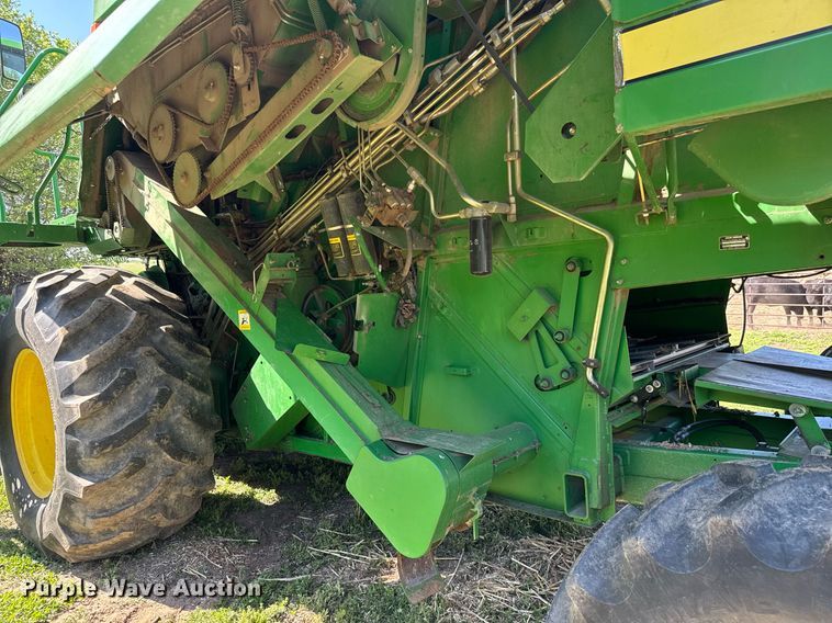 image for item EQ1438 1991 John Deere 9500 combine