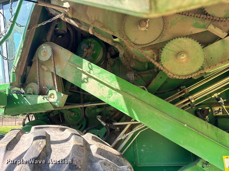 image for item EQ1438 1991 John Deere 9500 combine