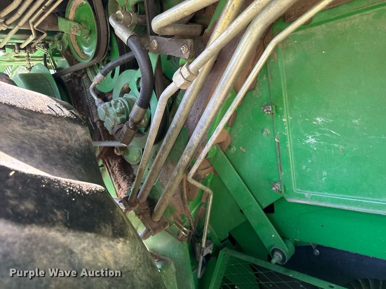 image for item EQ1438 1991 John Deere 9500 combine