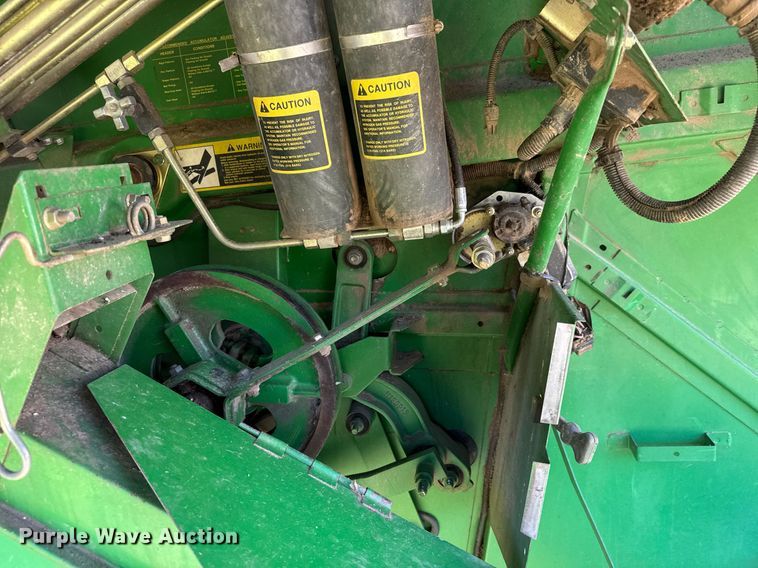 image for item EQ1438 1991 John Deere 9500 combine