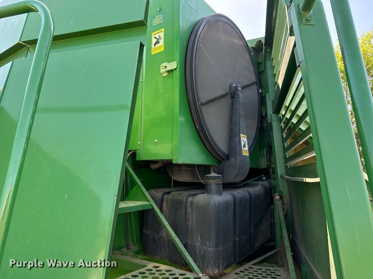 image for item EQ1438 1991 John Deere 9500 combine