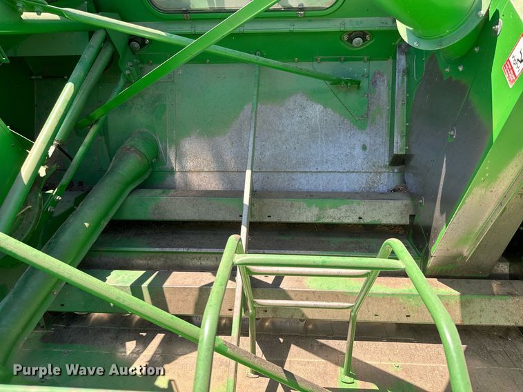image for item EQ1438 1991 John Deere 9500 combine