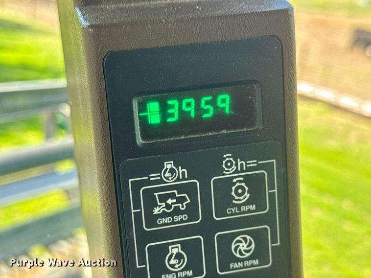 image for item EQ1438 1991 John Deere 9500 combine