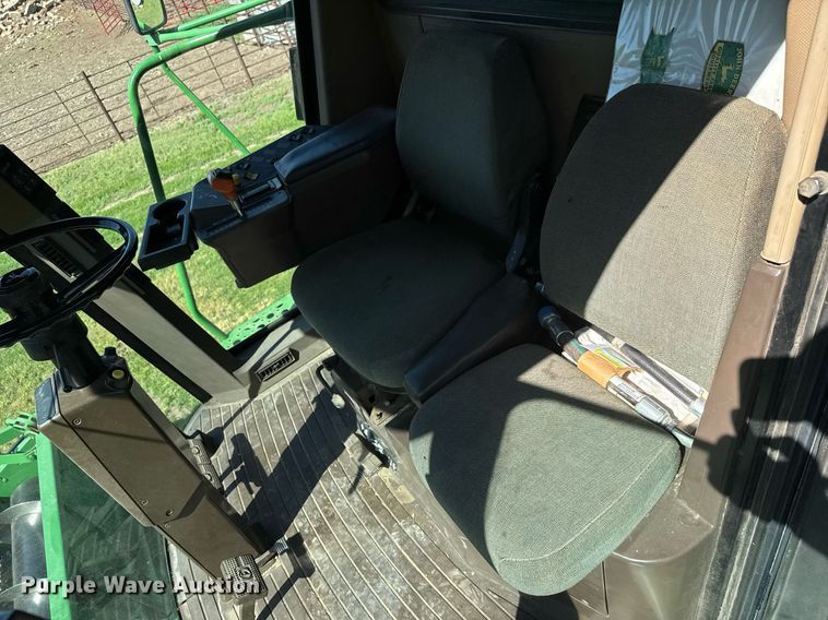 image for item EQ1438 1991 John Deere 9500 combine
