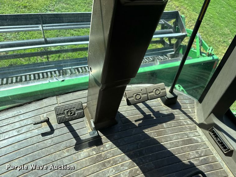 image for item EQ1438 1991 John Deere 9500 combine