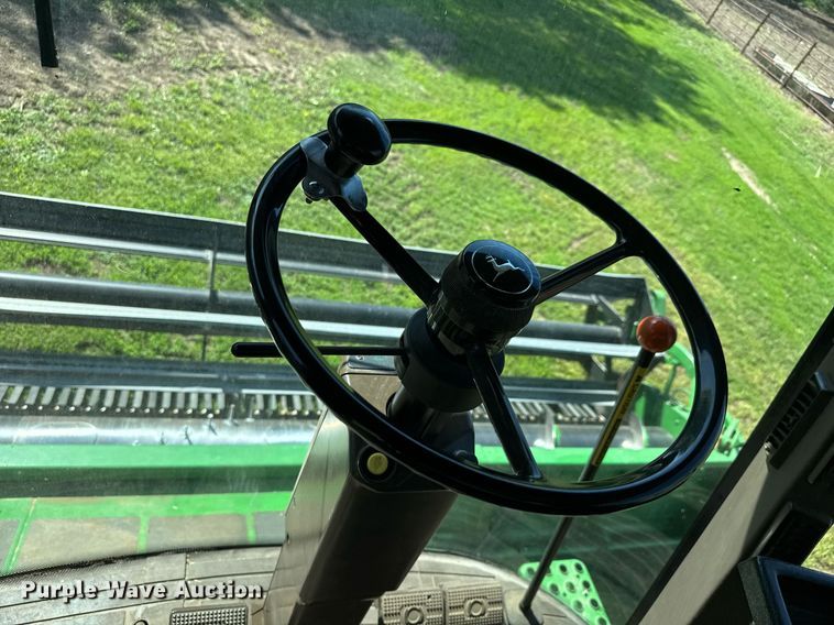 image for item EQ1438 1991 John Deere 9500 combine