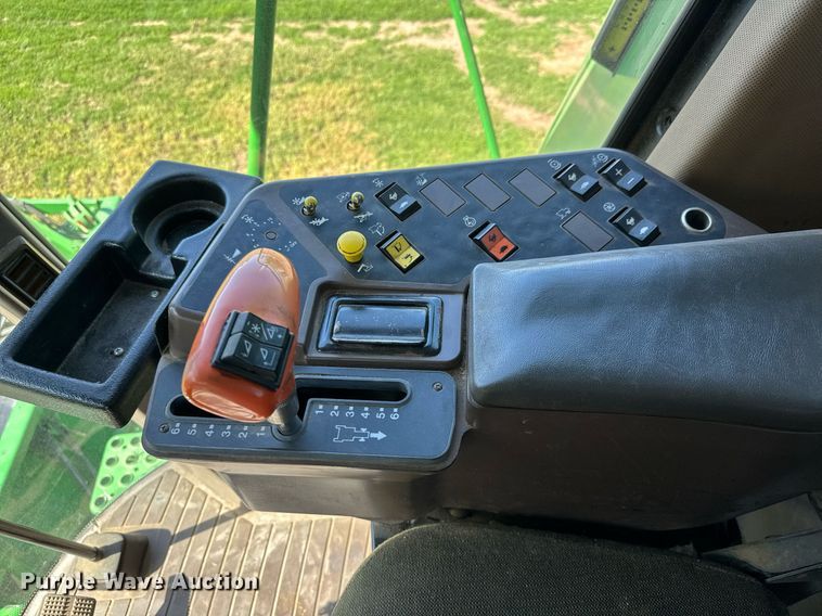 image for item EQ1438 1991 John Deere 9500 combine