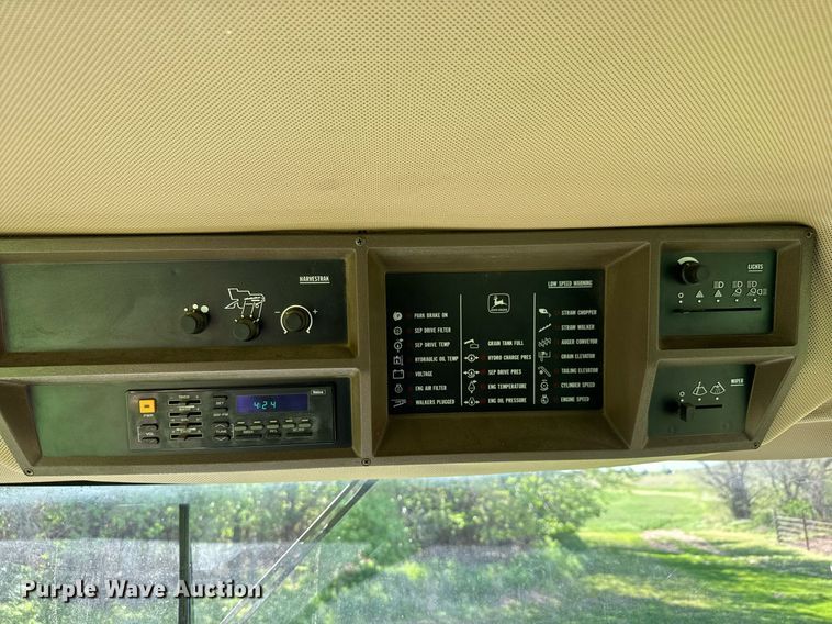 image for item EQ1438 1991 John Deere 9500 combine