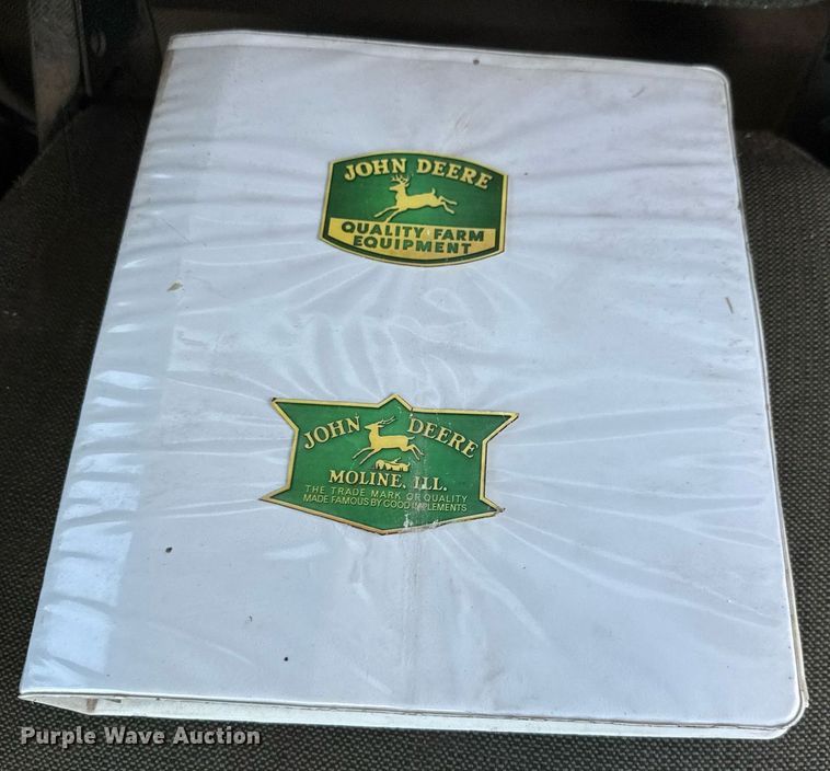 image for item EQ1438 1991 John Deere 9500 combine