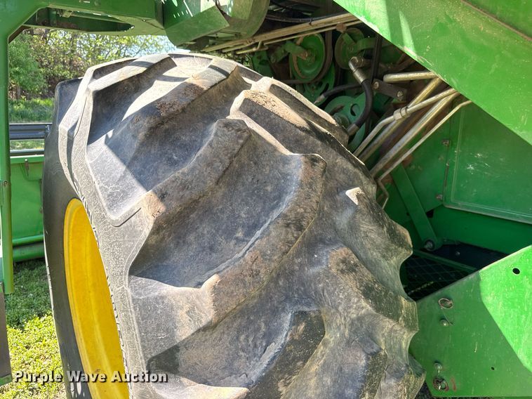 image for item EQ1438 1991 John Deere 9500 combine