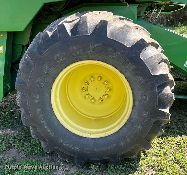 image for item EQ1438 1991 John Deere 9500 combine