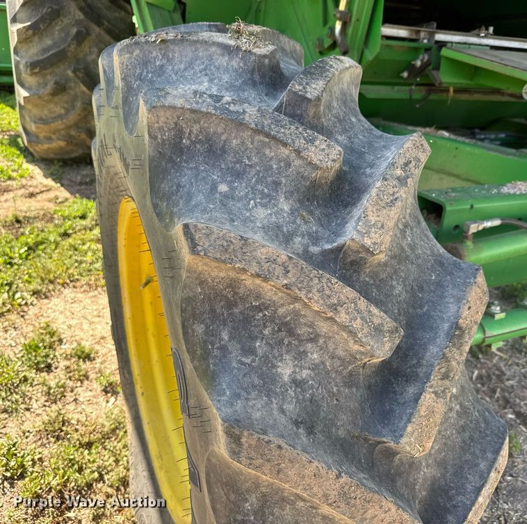 image for item EQ1438 1991 John Deere 9500 combine