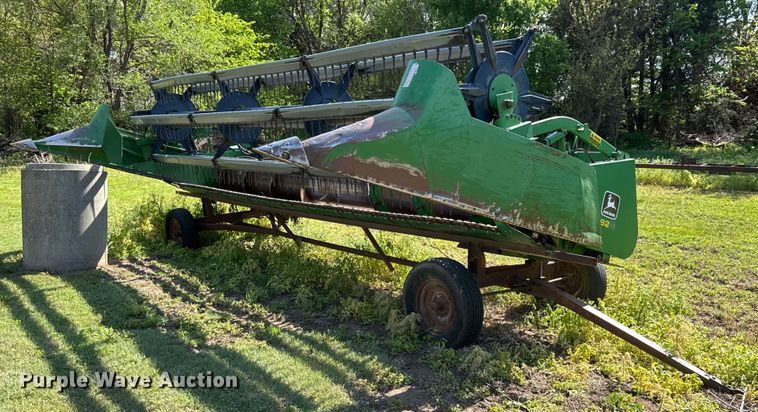 image for item EQ1439 1990 John Deere 920 flex head