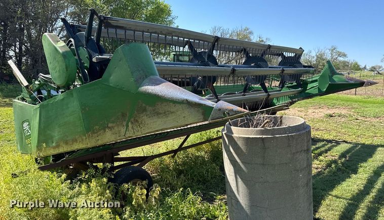 image for item EQ1439 1990 John Deere 920 flex head