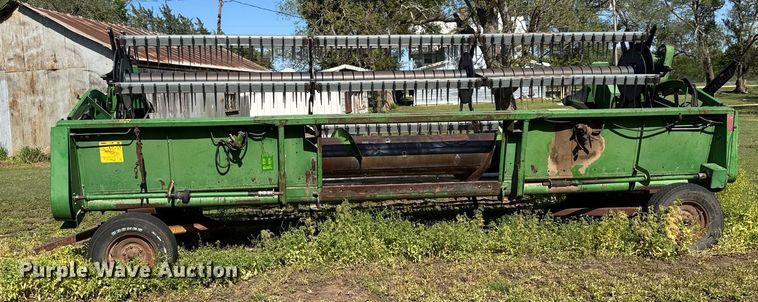 image for item EQ1439 1990 John Deere 920 flex head