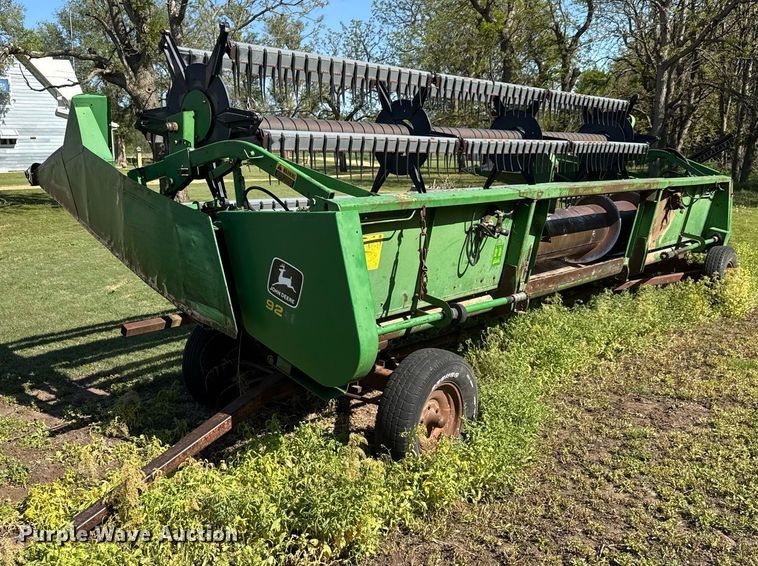 image for item EQ1439 1990 John Deere 920 flex head