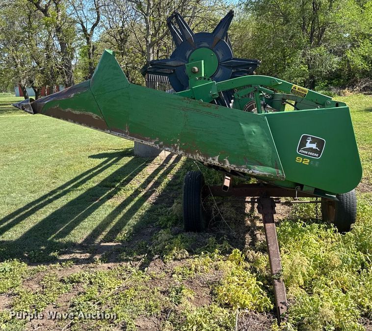 image for item EQ1439 1990 John Deere 920 flex head