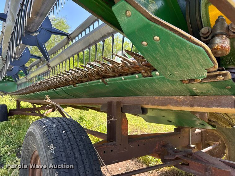 image for item EQ1439 1990 John Deere 920 flex head