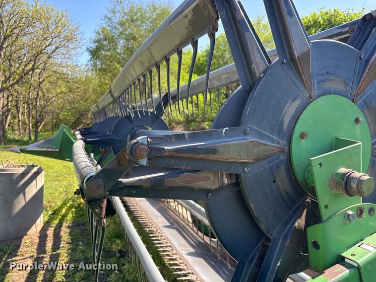 image for item EQ1439 1990 John Deere 920 flex head