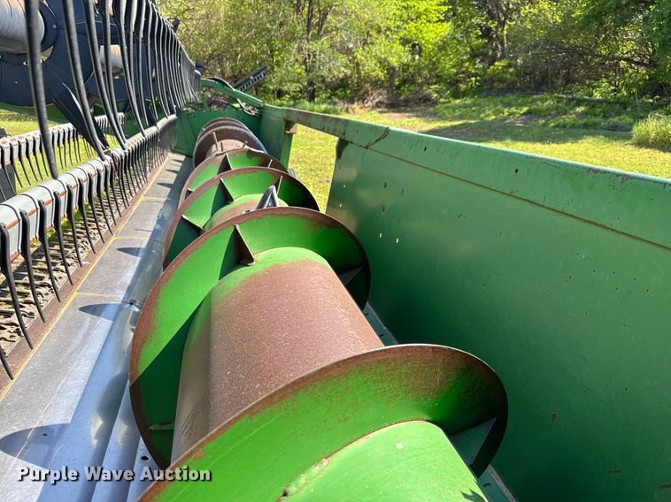 image for item EQ1439 1990 John Deere 920 flex head