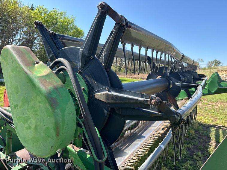 image for item EQ1439 1990 John Deere 920 flex head
