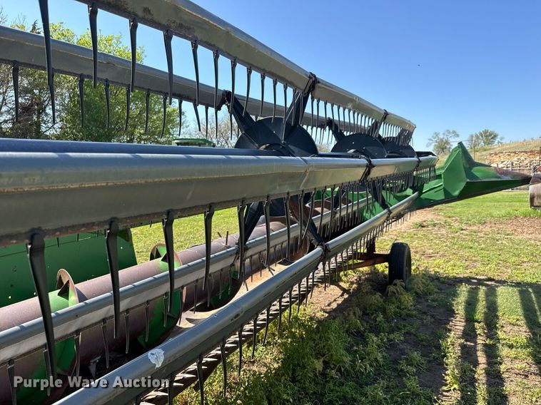 image for item EQ1439 1990 John Deere 920 flex head