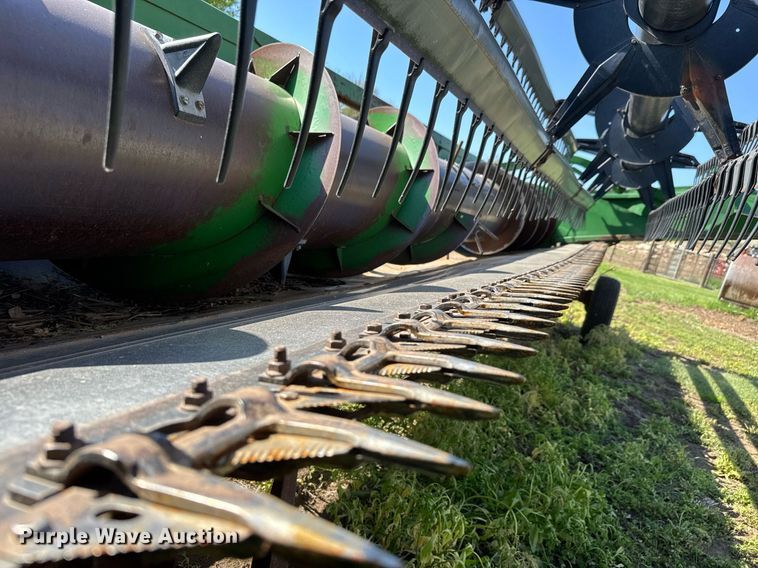 image for item EQ1439 1990 John Deere 920 flex head