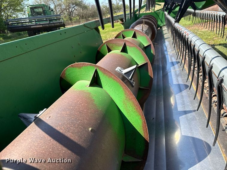 image for item EQ1439 1990 John Deere 920 flex head