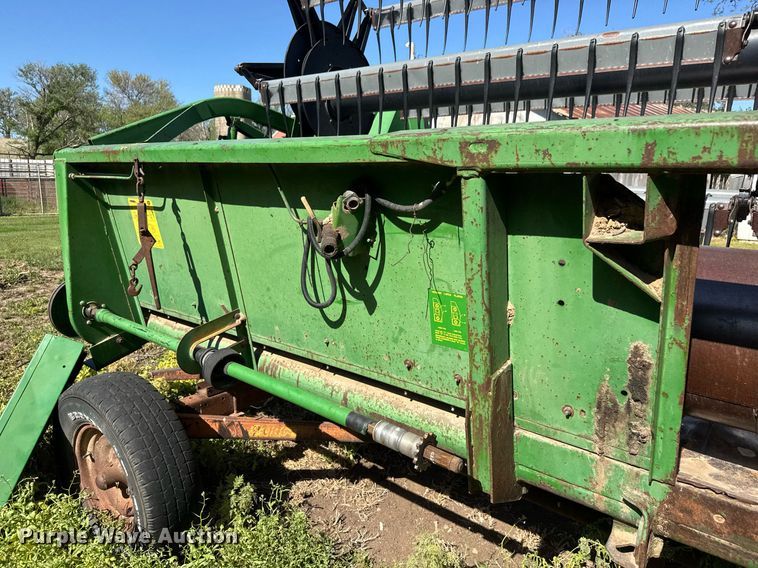 image for item EQ1439 1990 John Deere 920 flex head