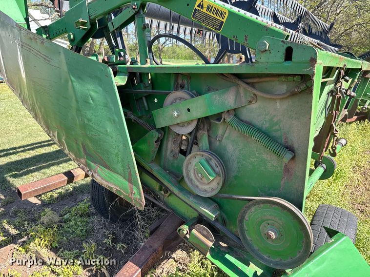 image for item EQ1439 1990 John Deere 920 flex head