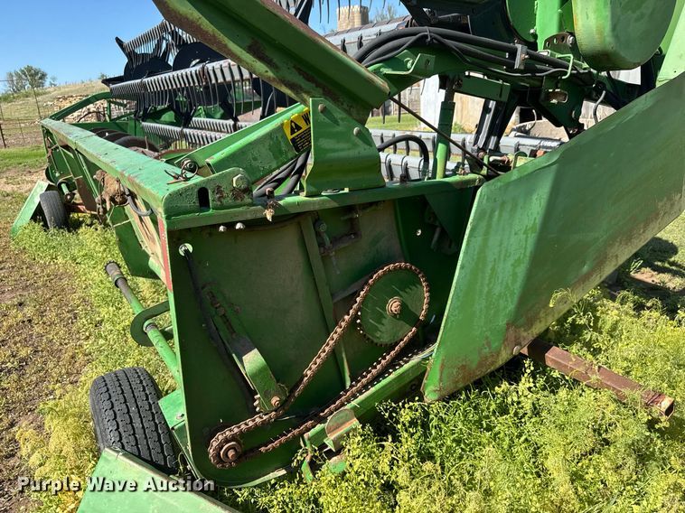 image for item EQ1439 1990 John Deere 920 flex head