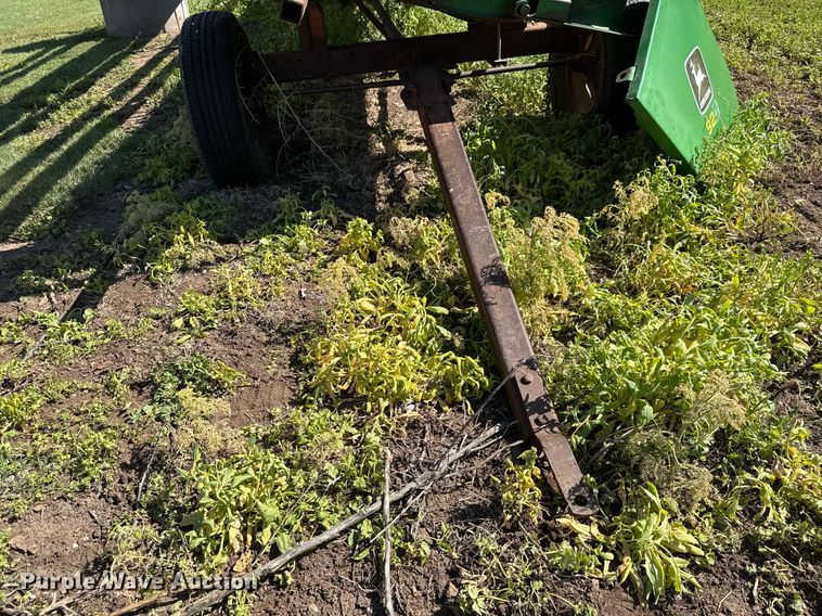 image for item EQ1439 1990 John Deere 920 flex head